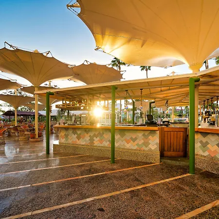 Bull Eugenia Victoria & מלון