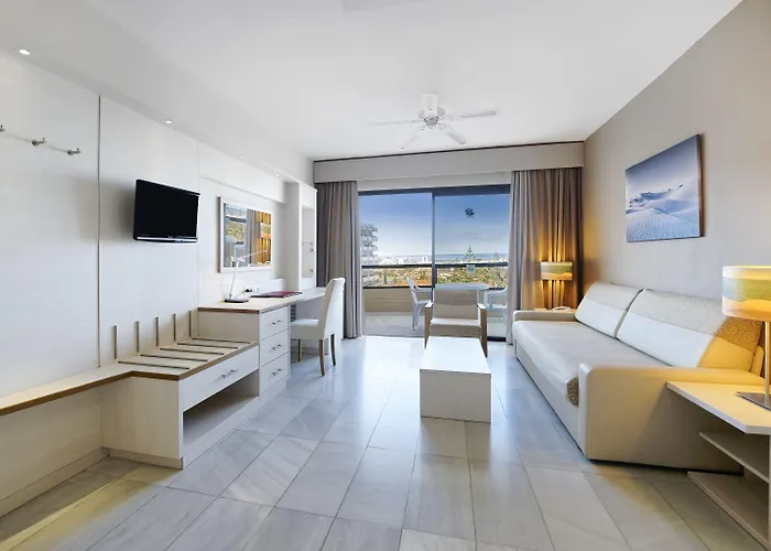 Bull Eugenia Victoria & פלאייה דל אינגלז