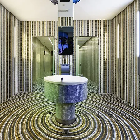 Bull Eugenia Victoria & 3*