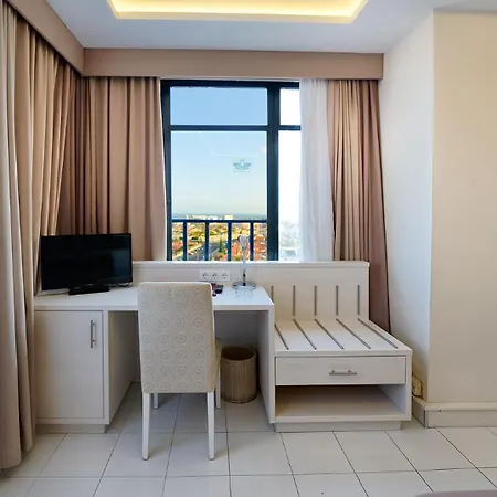 Bull Eugenia Victoria & Hotel 3*