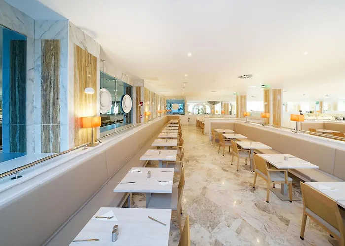 Bull Eugenia Victoria & Плайя-дель-Інглес