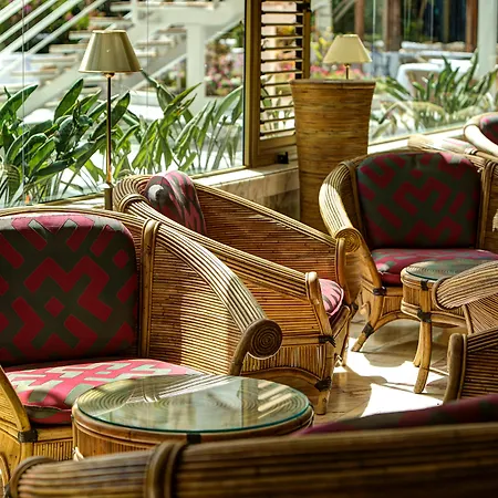 Bull Eugenia Victoria & Ξενοδοχείο